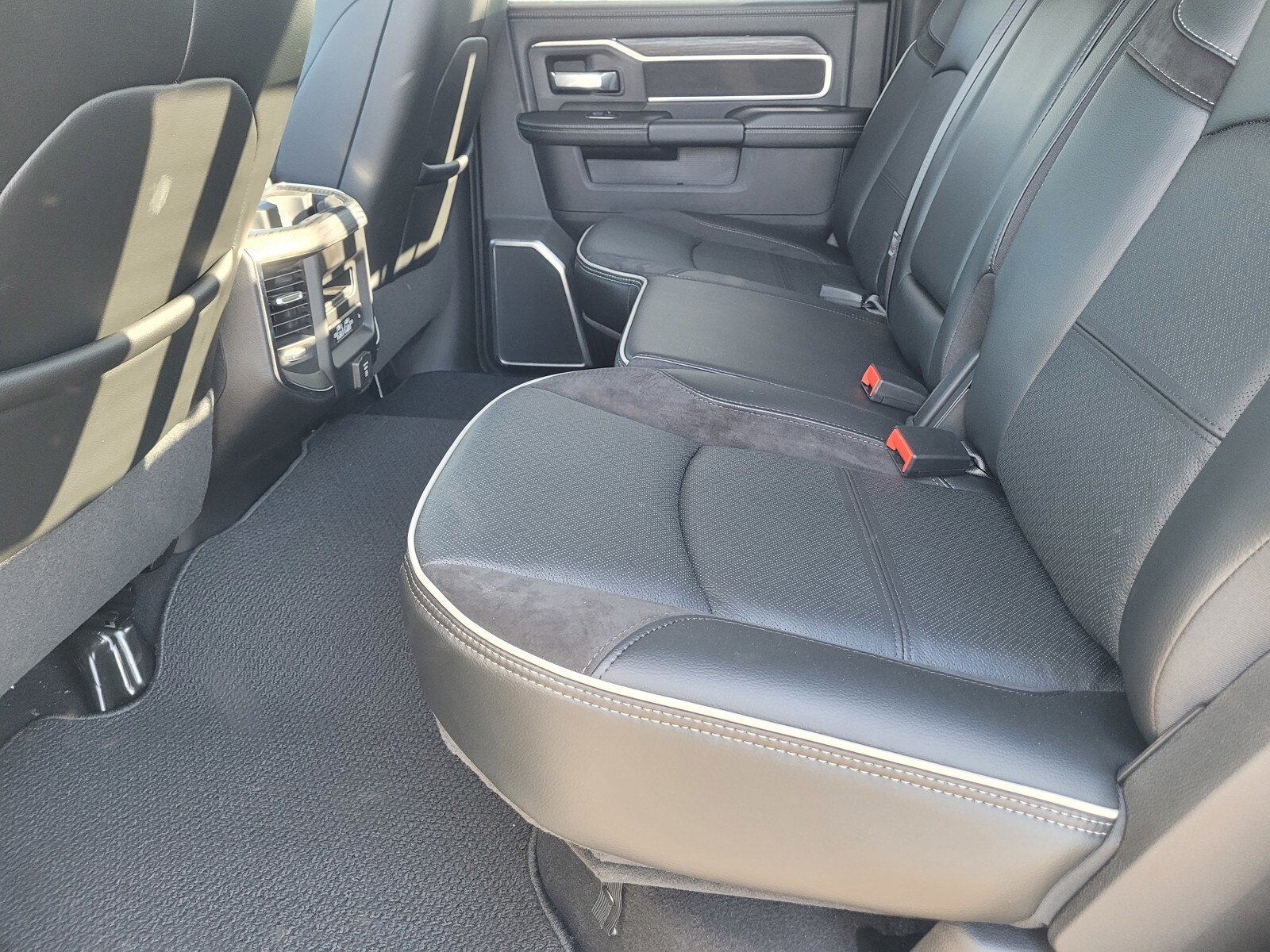 2024 Ram 2500 Laramie photo 4