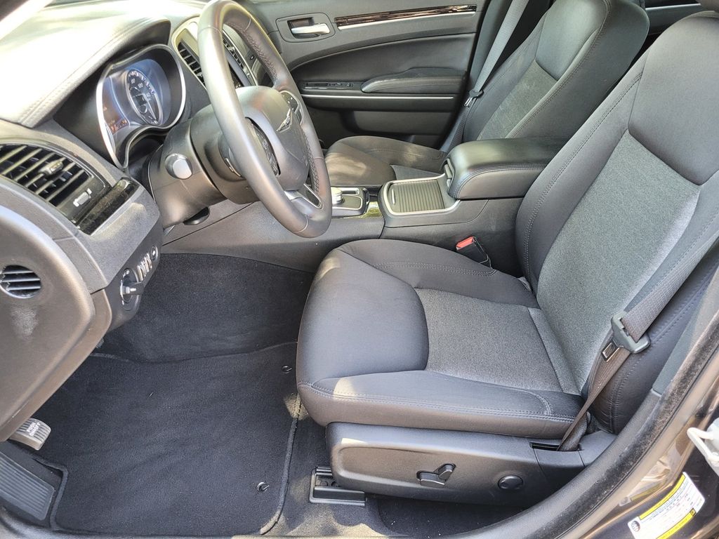 2023 Chrysler 300 Touring - Photo 20