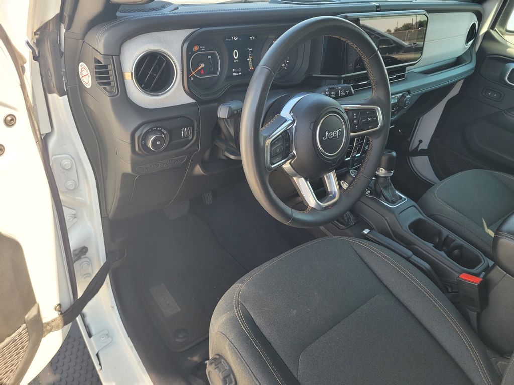 2024 Jeep Wrangler 4-Door Sahara - Photo 11