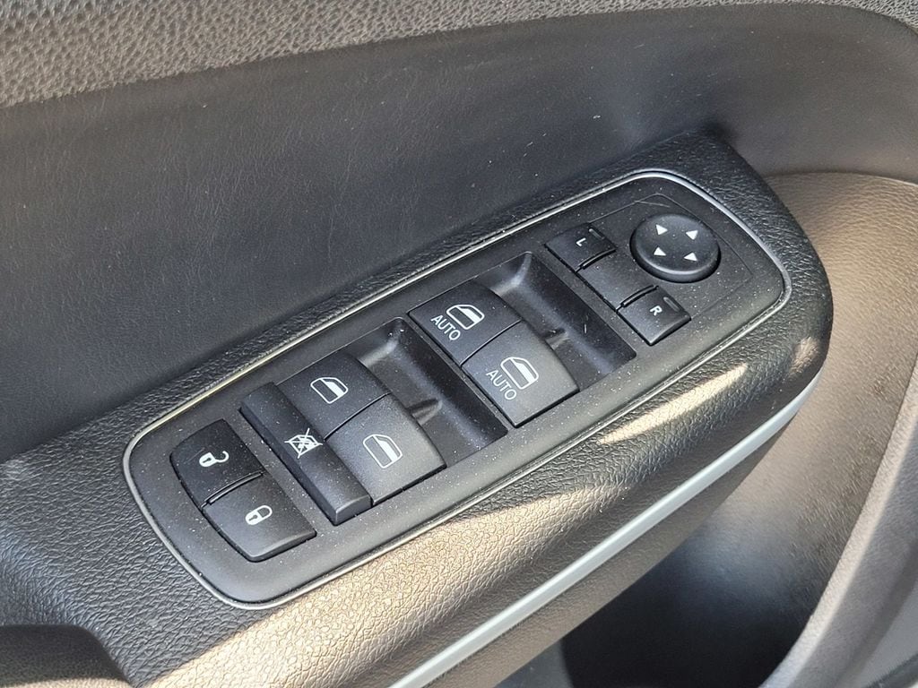 2023 Chrysler 300 Touring - Photo 16