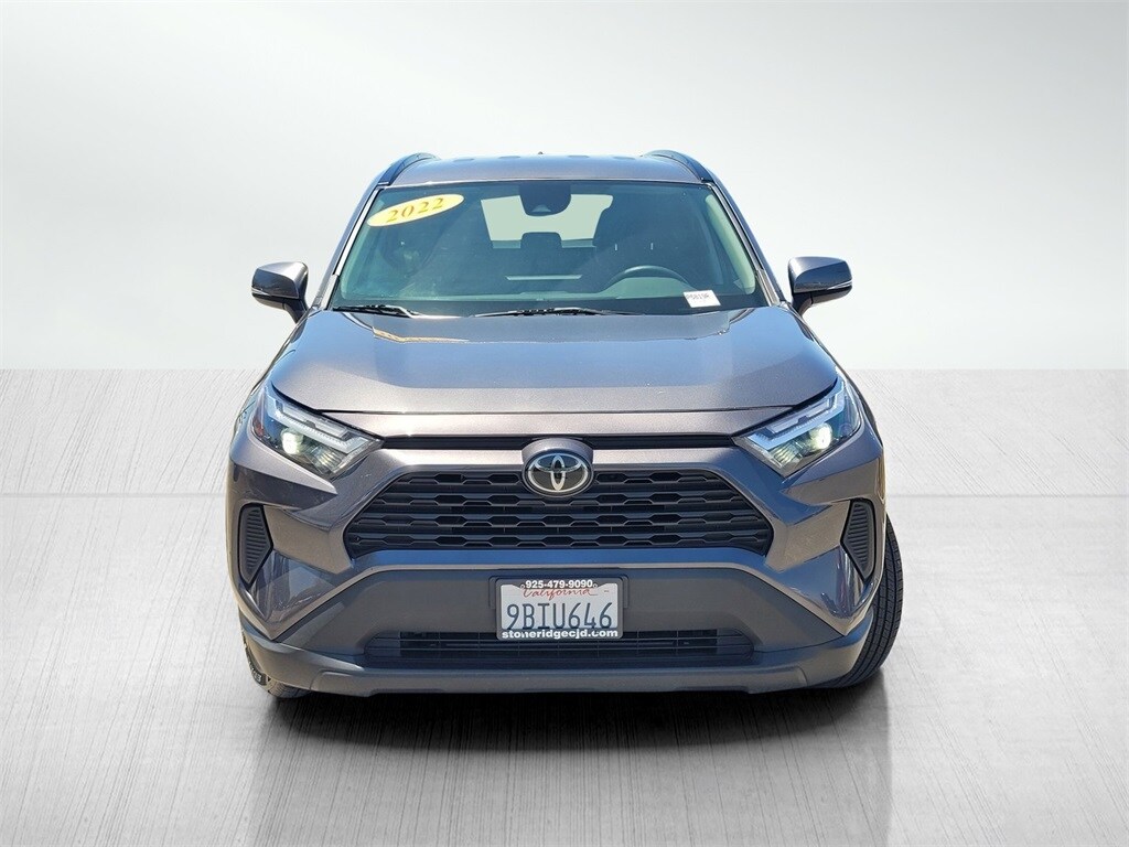 2022 Toyota RAV4 XLE photo 2