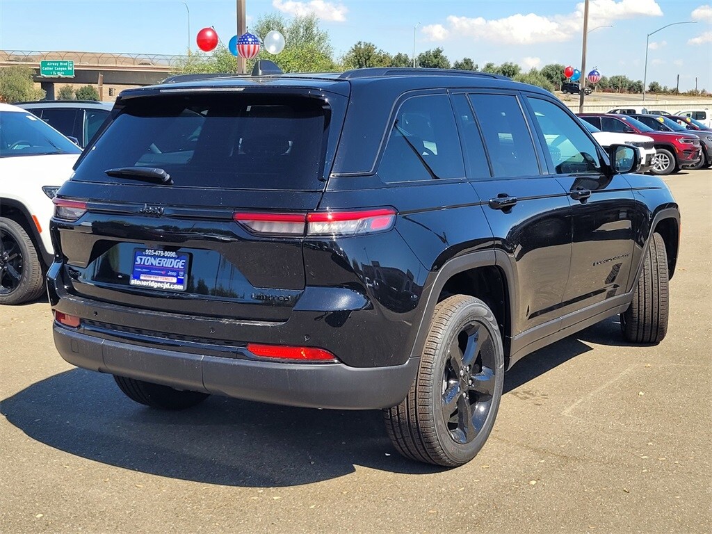 2025 Jeep Grand Cherokee Limited photo 3