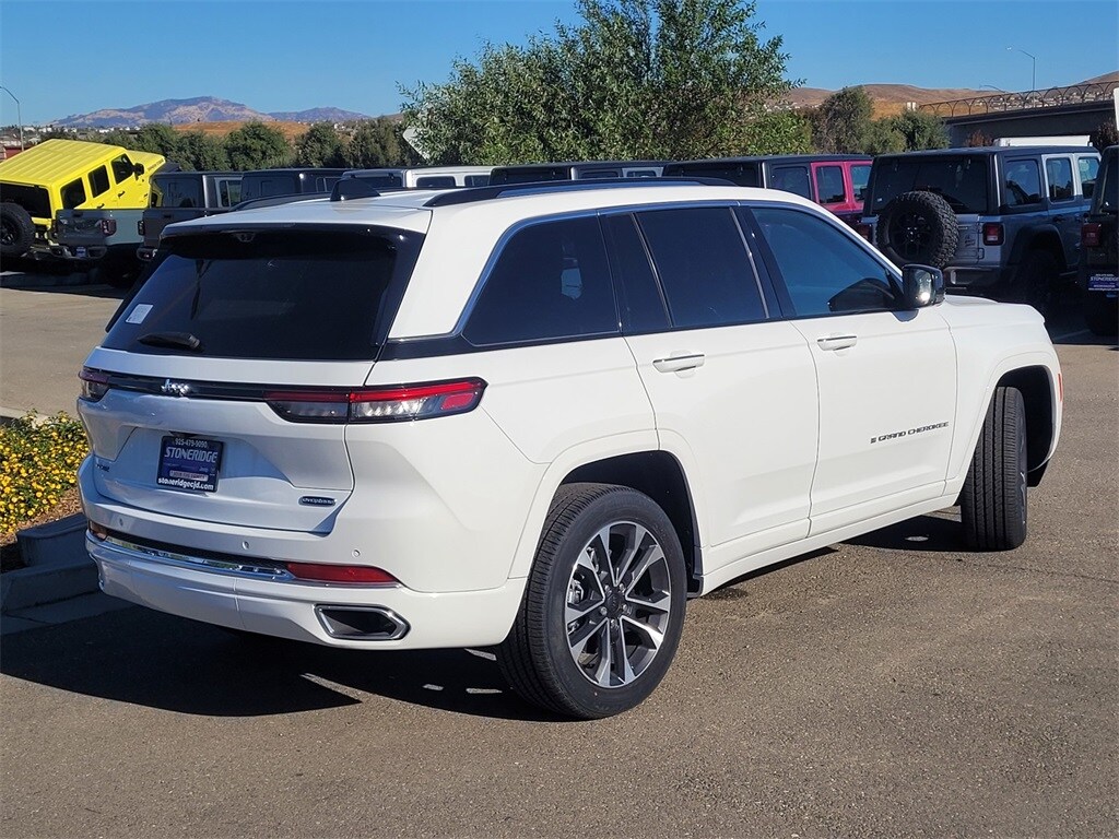 2023 Jeep Cherokee 4xe Overland photo 3