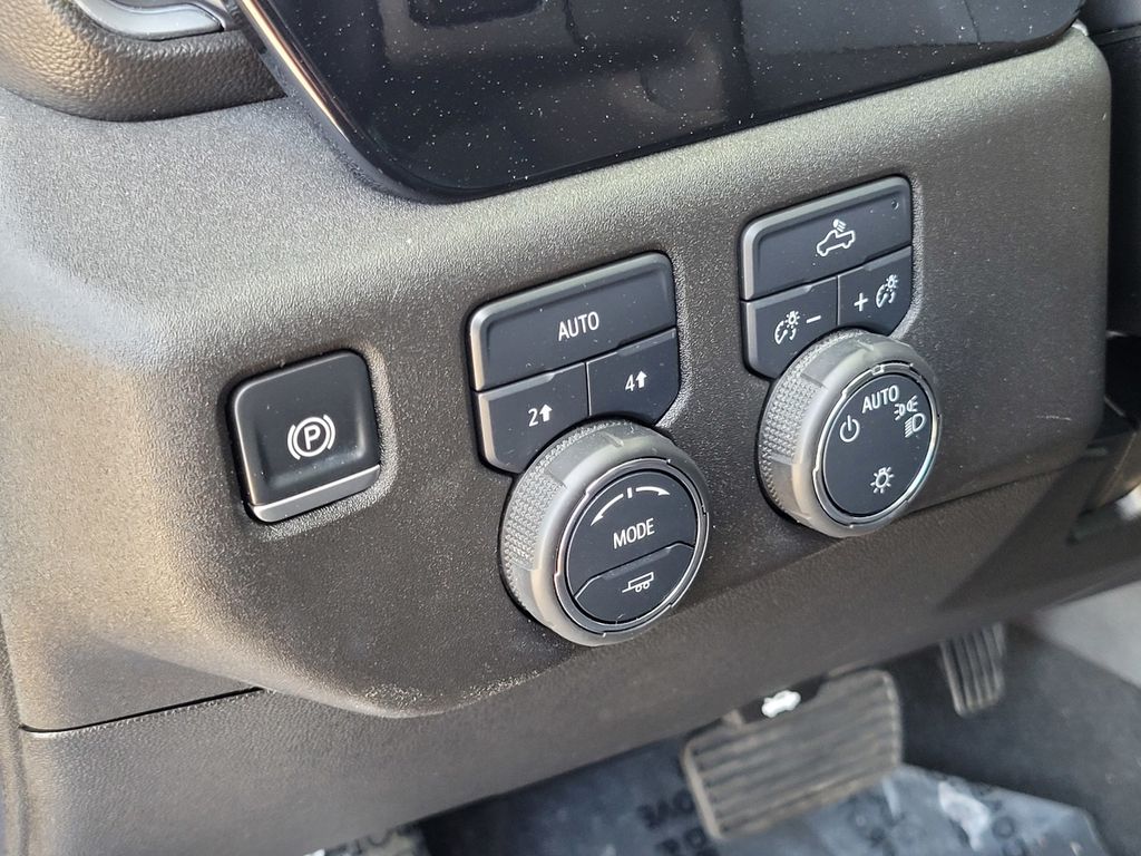 2025 Chevrolet Silverado 1500 LT - Photo 17
