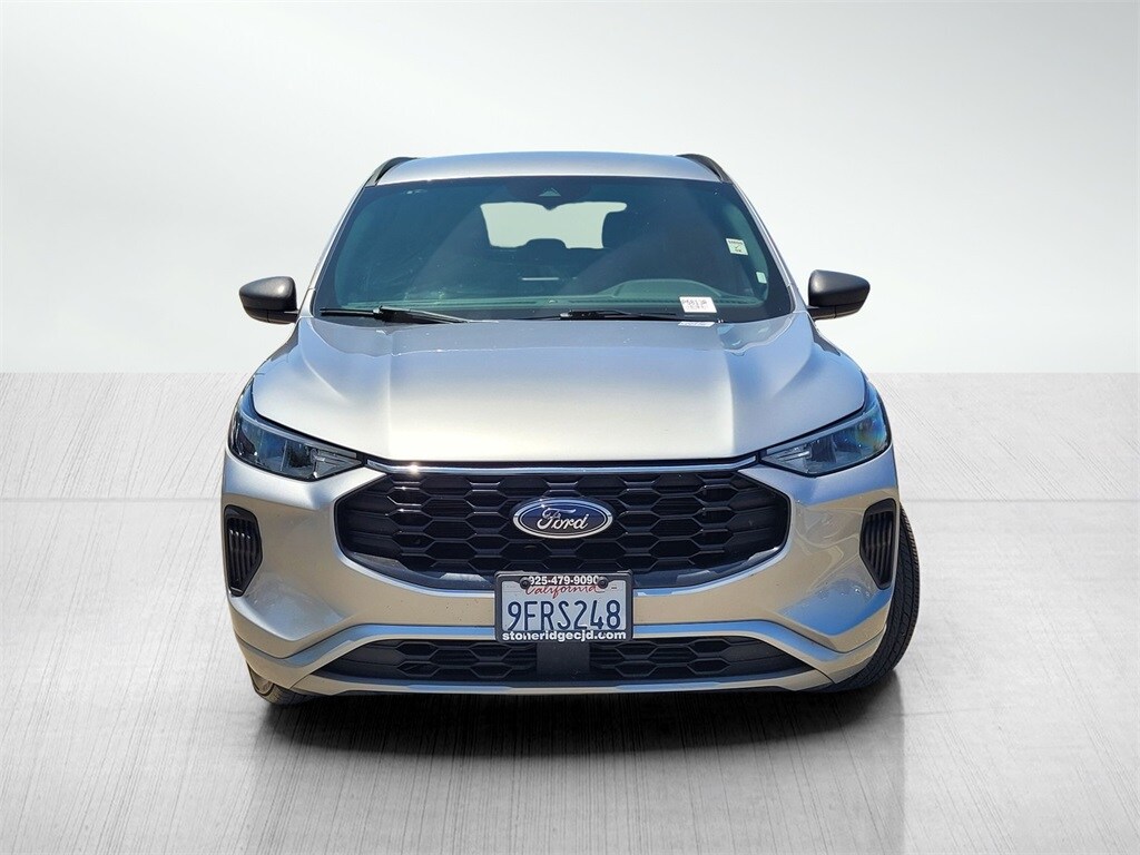 2023 Ford Escape ST-Line photo 2