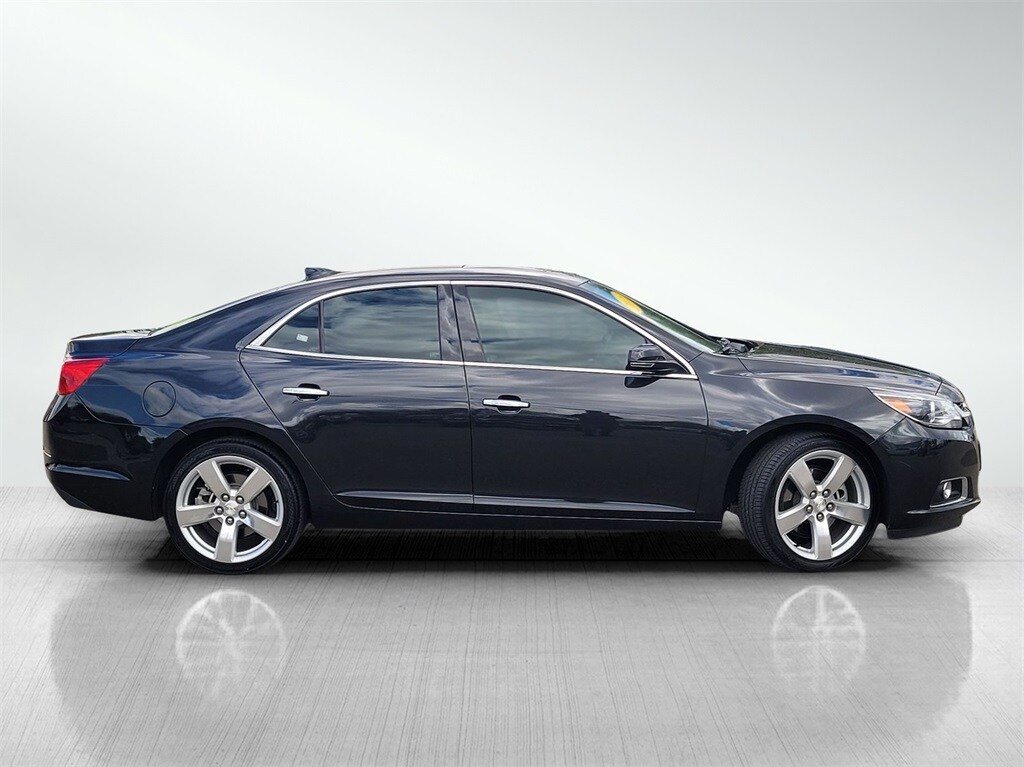 2015 Chevrolet Malibu LTZ photo 2