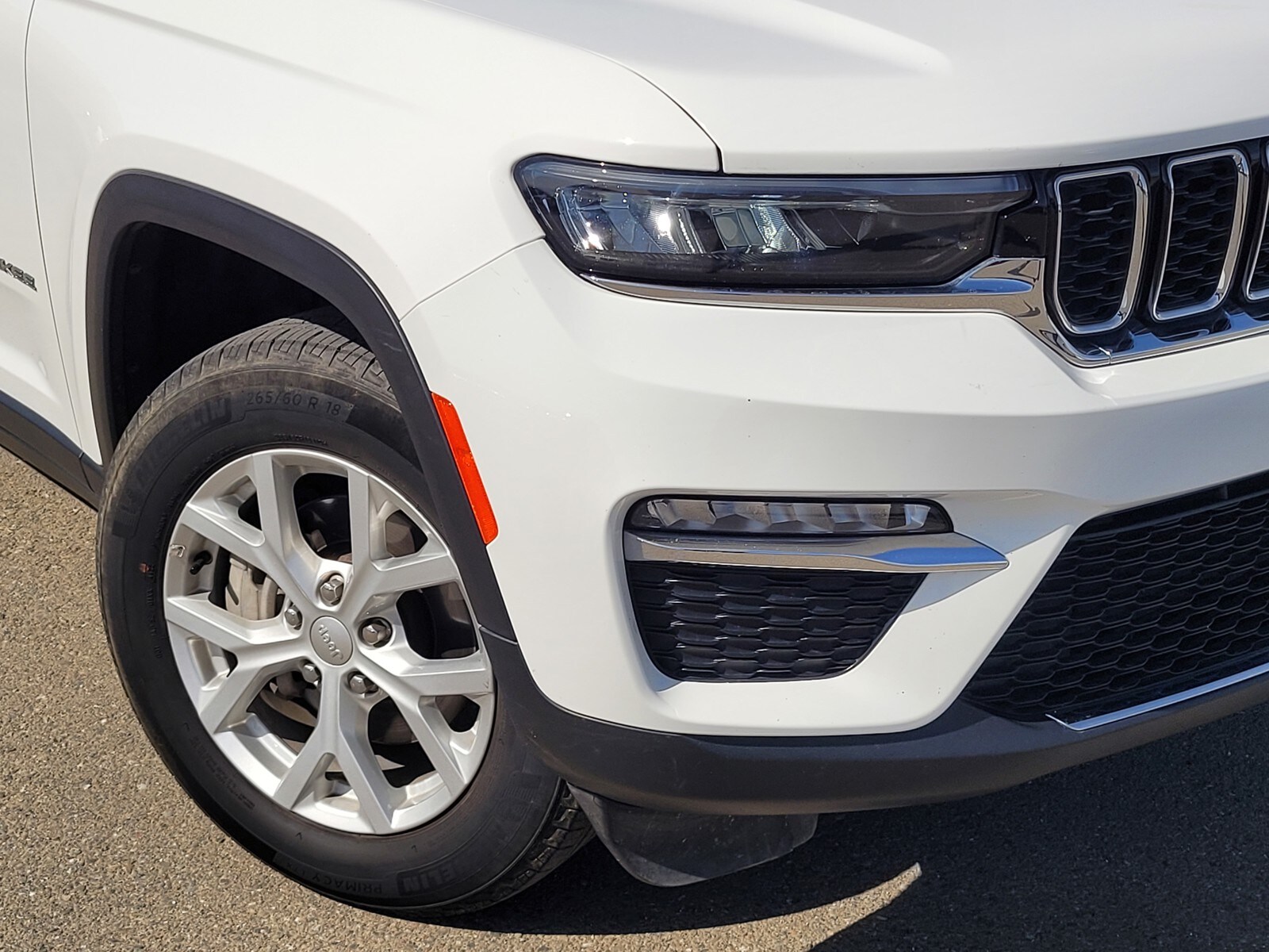 2023 Jeep Grand Cherokee Limited photo 2
