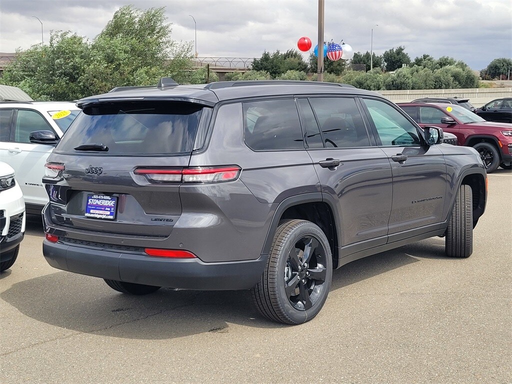 2025 Jeep Grand Cherokee Limited photo 3