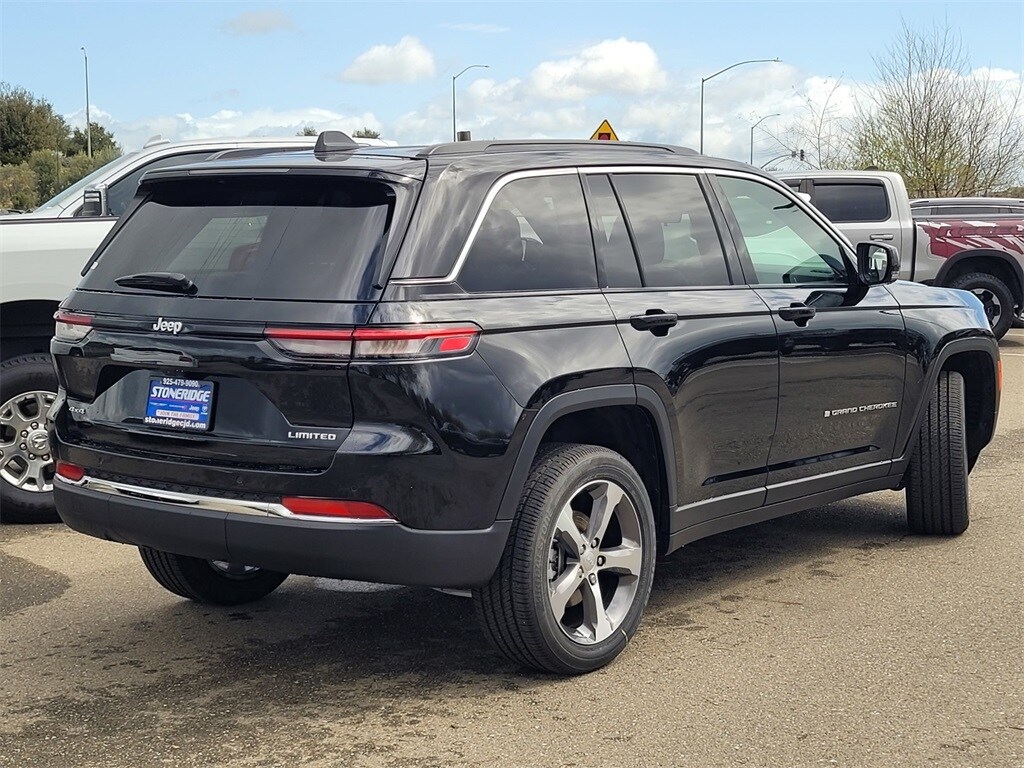 2025 Jeep Grand Cherokee Limited photo 3