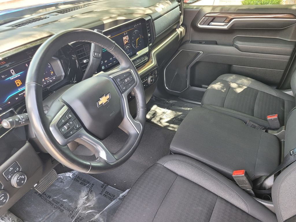 2025 Chevrolet Silverado 1500 LT - Photo 18