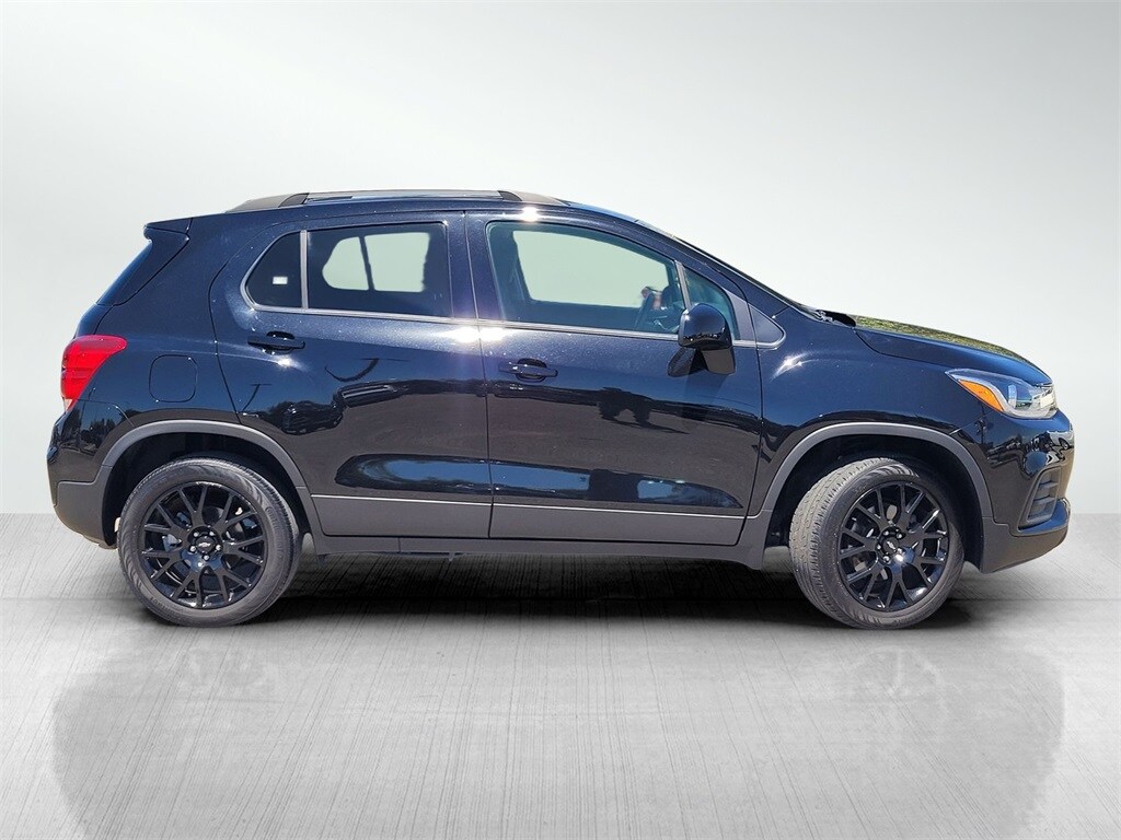 2022 Chevrolet Trax LT photo 2