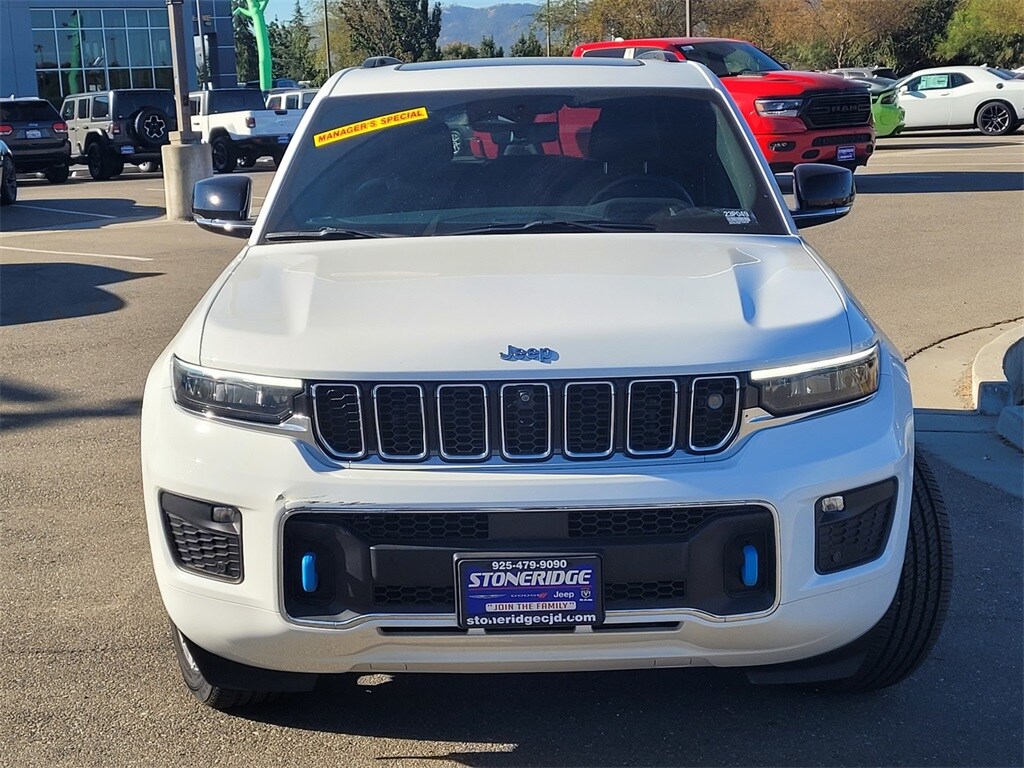2023 Jeep Cherokee 4xe Overland photo 2