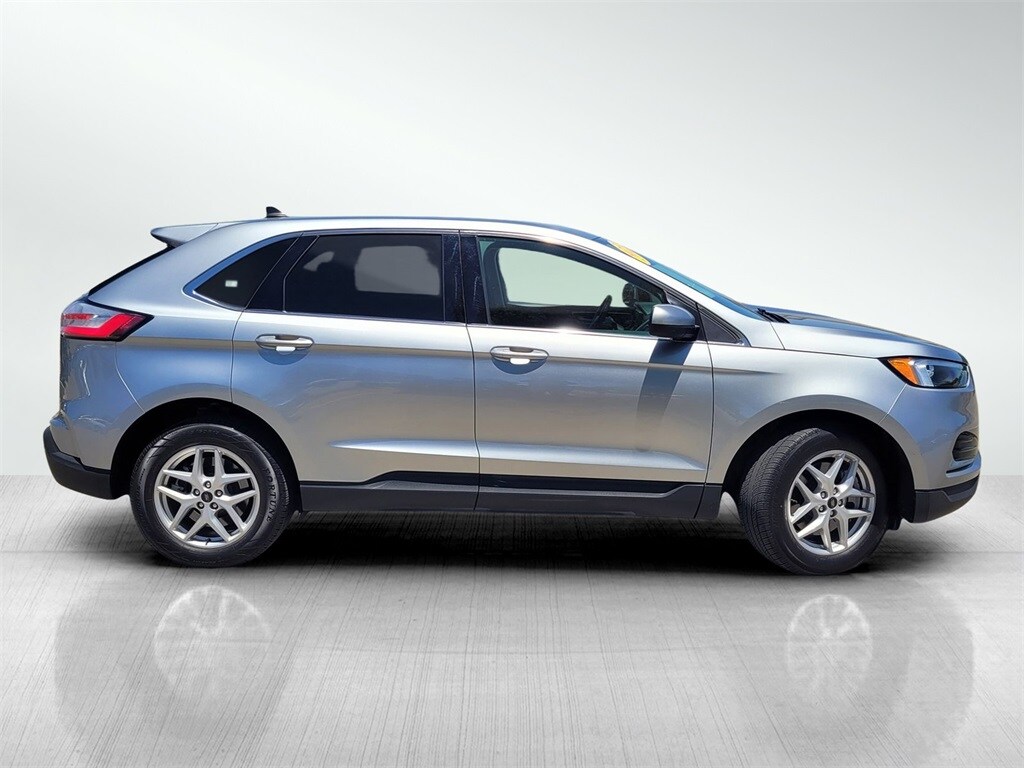 2023 Ford Edge SEL photo 3