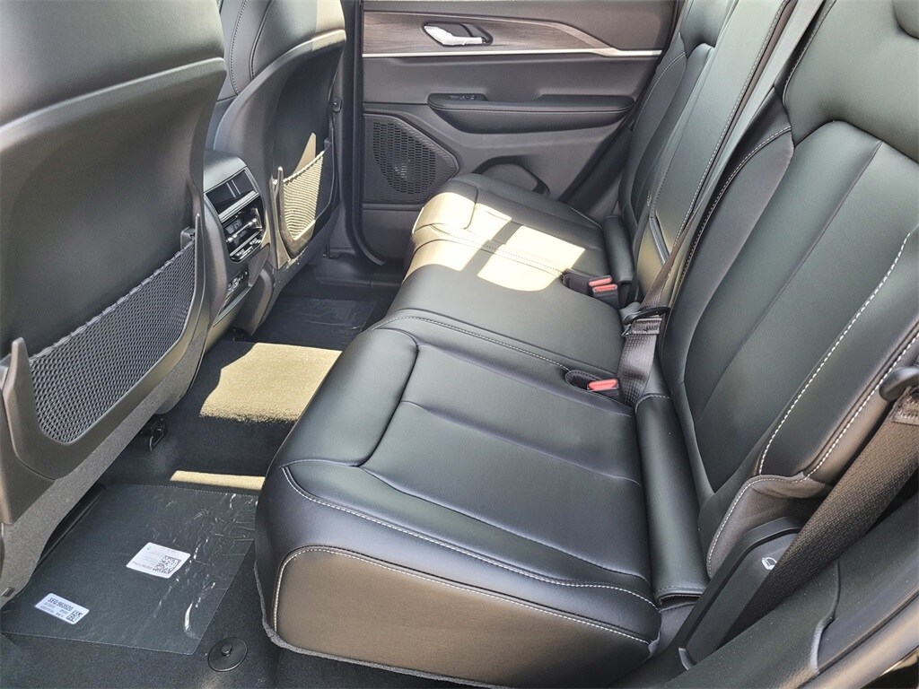 2025 Jeep Grand Cherokee Limited photo 4