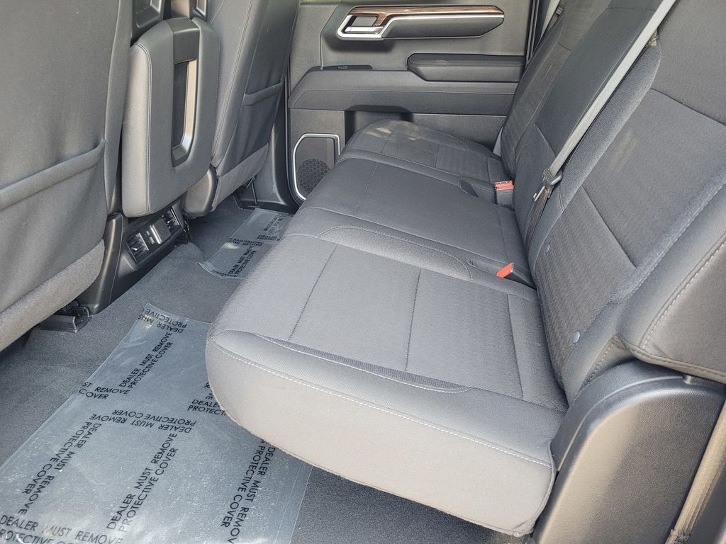 2025 Chevrolet Silverado 1500 LT - Photo 10