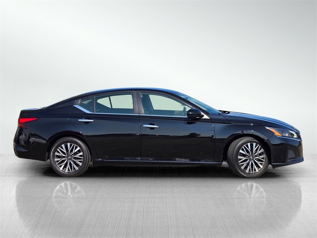 2023 Nissan Altima 2.5 SV photo 3