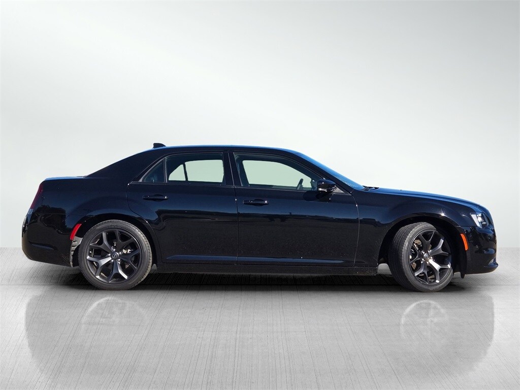 2023 Chrysler 300 S photo 3