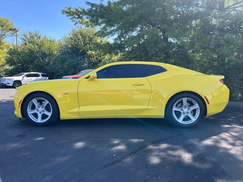 2017 Chevrolet Camaro 1LT photo 2