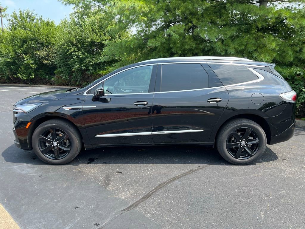 2023 Buick Enclave Essence photo 2