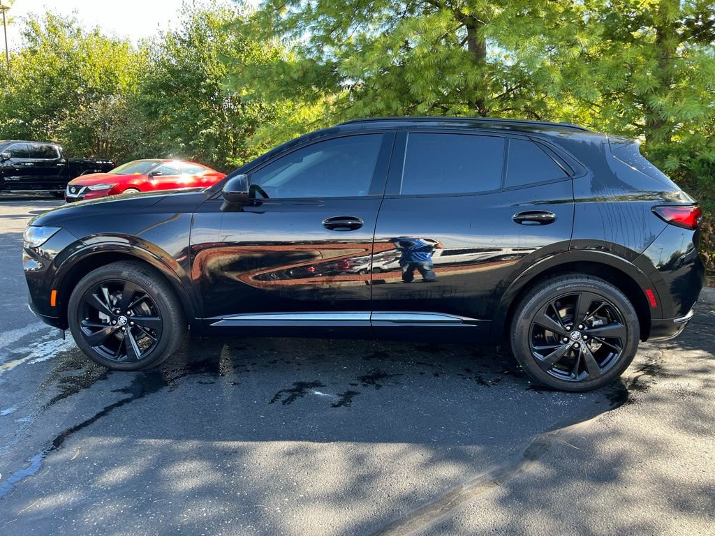 2022 Buick Envision Essence photo 2