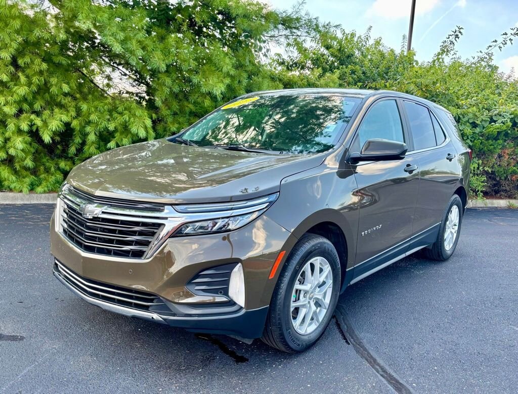 2023 Chevrolet Equinox LT photo 2