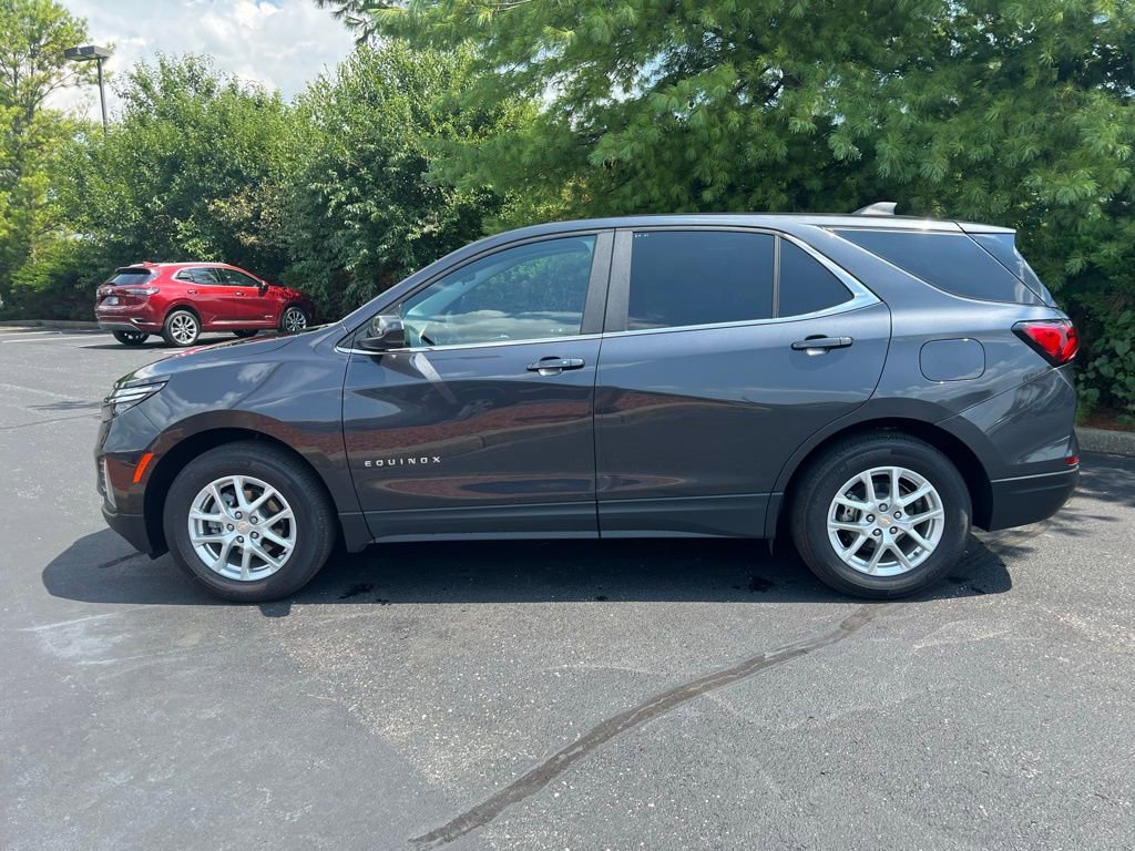 2023 Chevrolet Equinox LT photo 2