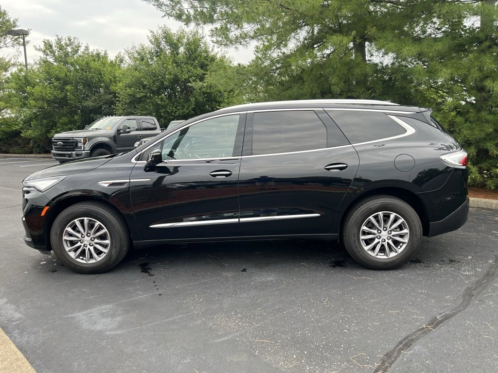 2022 Buick Enclave Essence photo 2