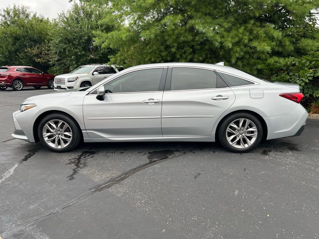 2021 Toyota Avalon XLE photo 2