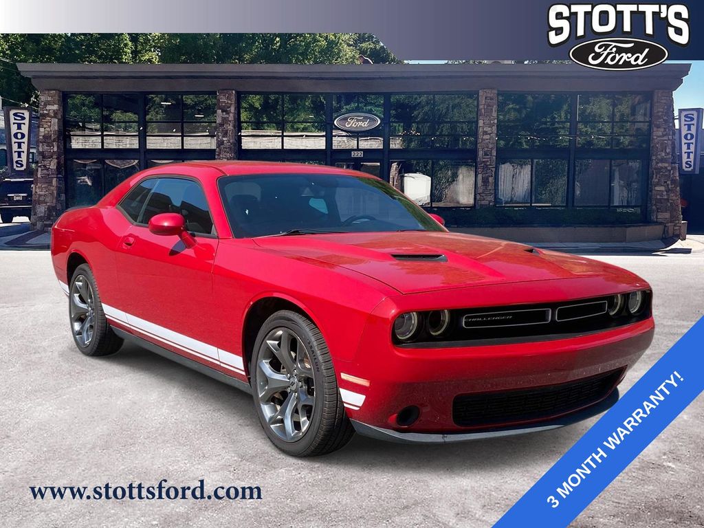 2017 Dodge Challenger SXT's photo