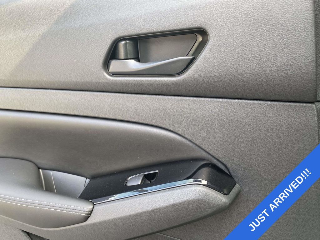2023 Nissan Altima SV - Photo 14
