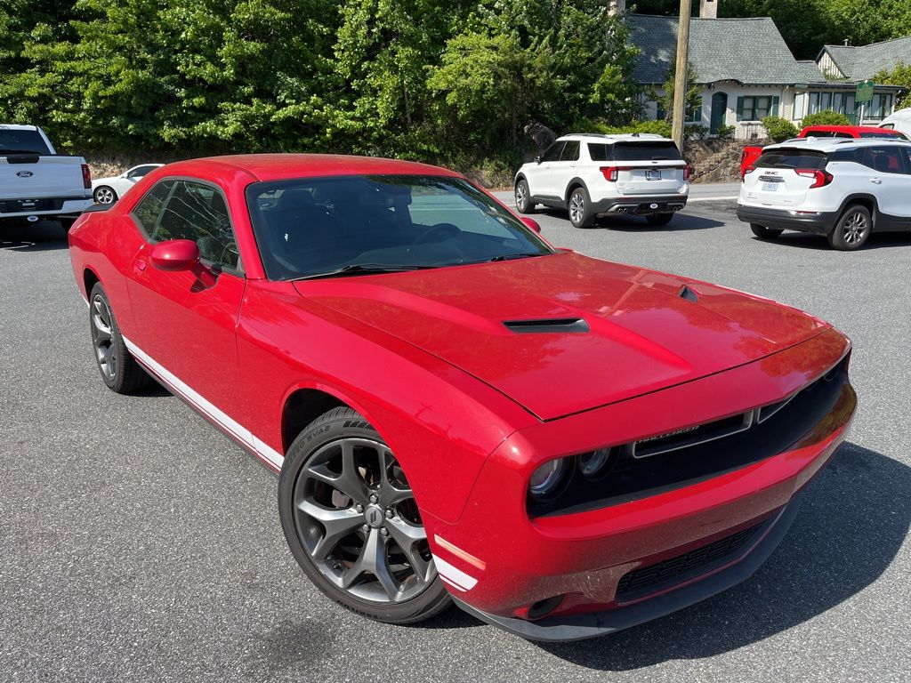 2017 Dodge Challenger SXT's photo