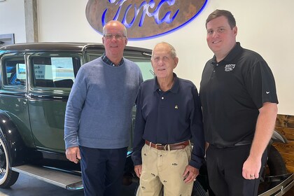 Staff member Three Generations from ID_3ec458