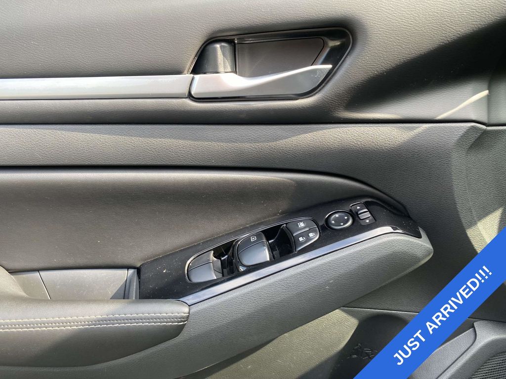 2023 Nissan Altima SV - Photo 17