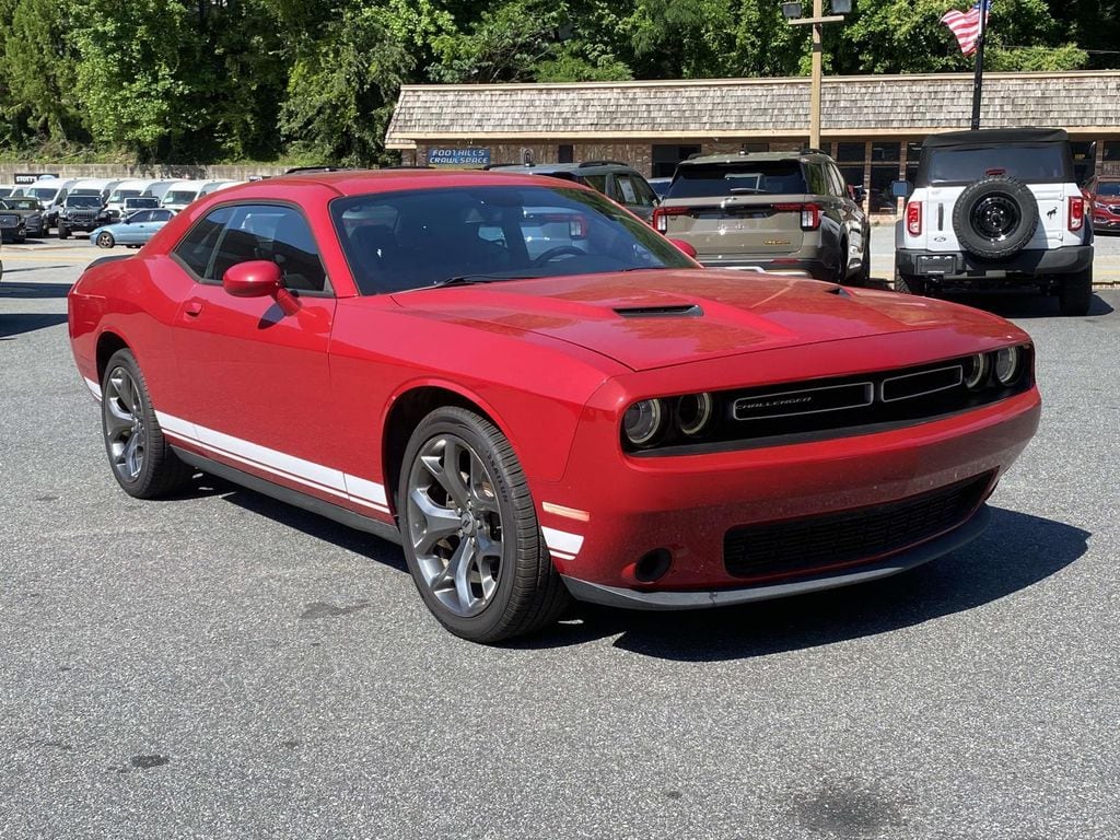 2017 Dodge Challenger SXT's photo