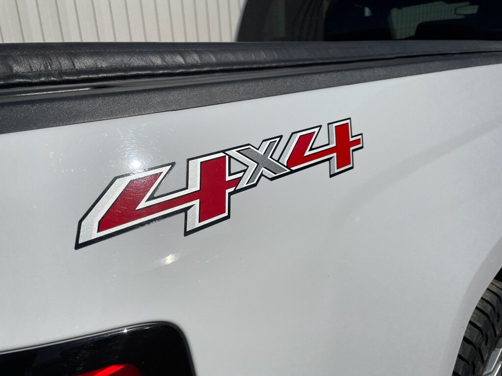 2015 Chevrolet Silverado LT photo 3