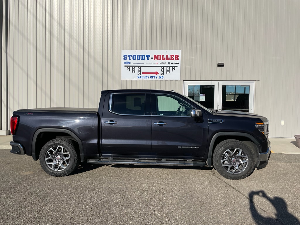 2023 GMC Sierra 1500 SLT's photo