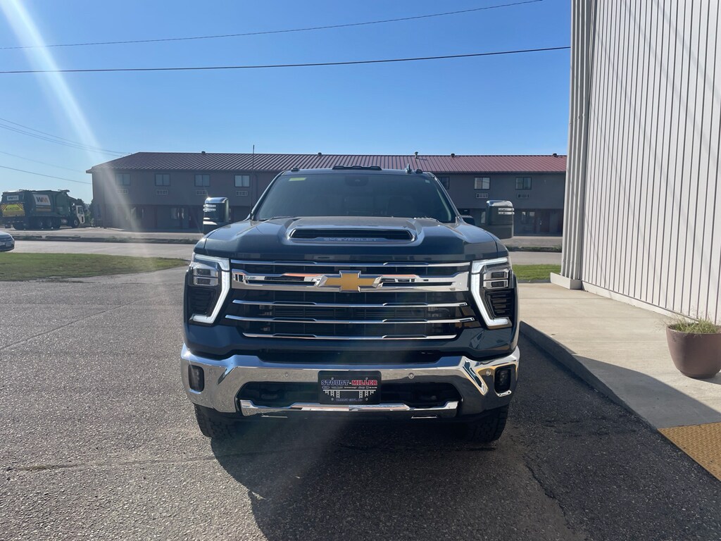 2024 Chevrolet Silverado LTZ photo 2