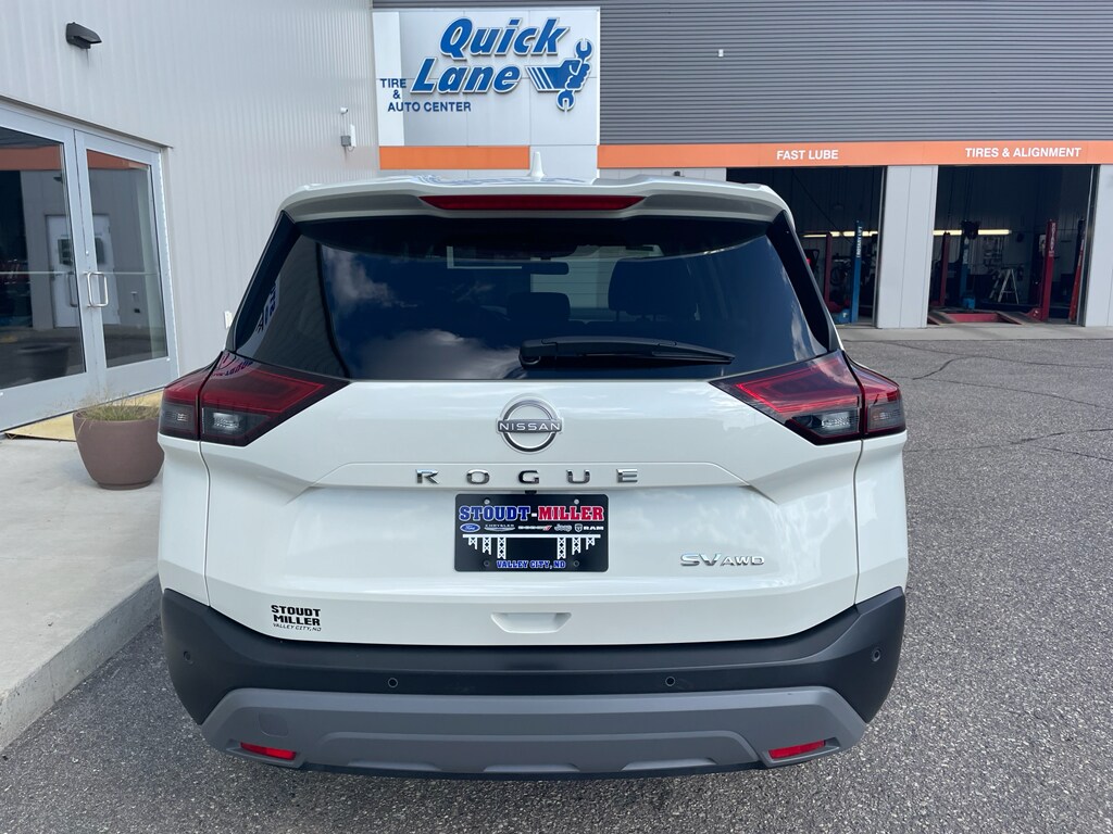 2023 Nissan Rogue SV photo 2