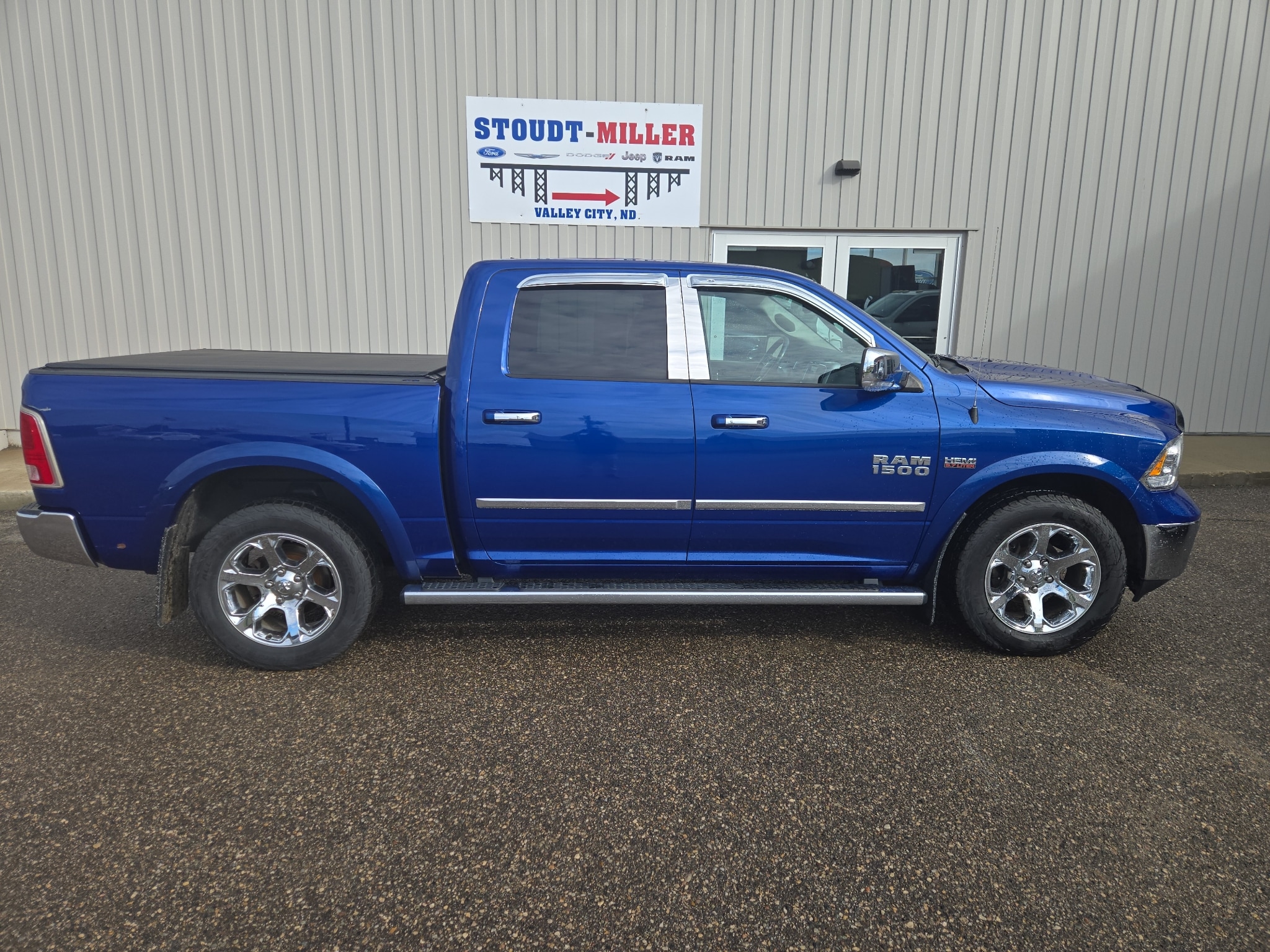 2016 RAM 1500 Pickup Laramie