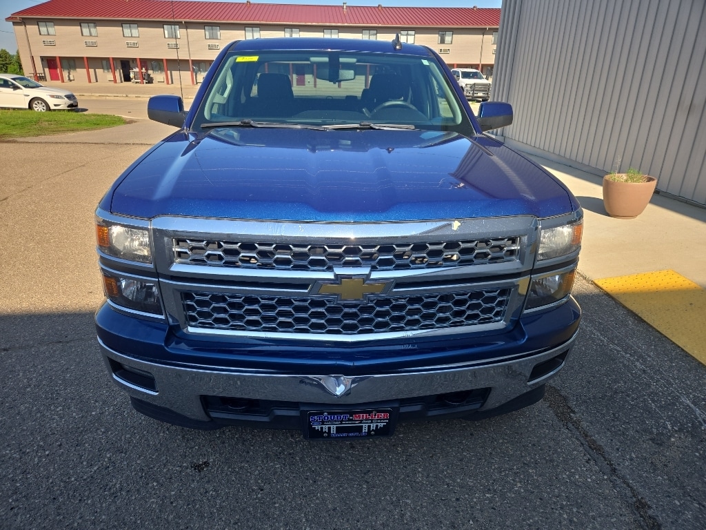 Used 2015 Chevrolet Silverado 1500 LT with VIN 1GCVKREC4FZ174391 for sale in Valley City, ND