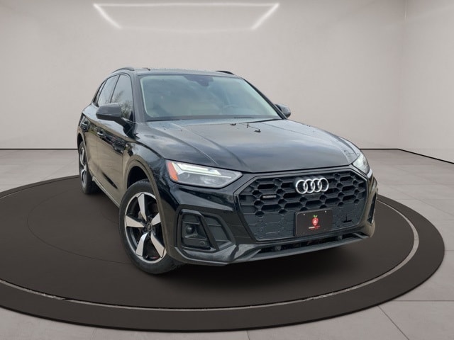 2022 Audi Q5 45 Premium Plus's photo