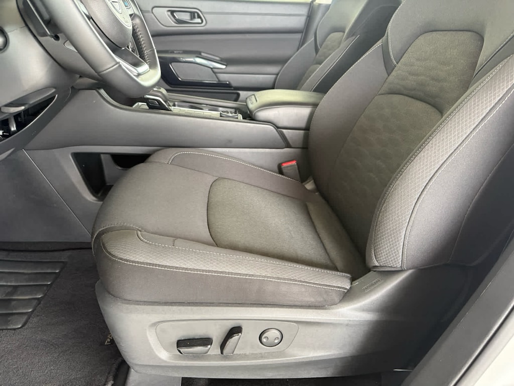 Used 2025 Nissan Pathfinder SV SUV