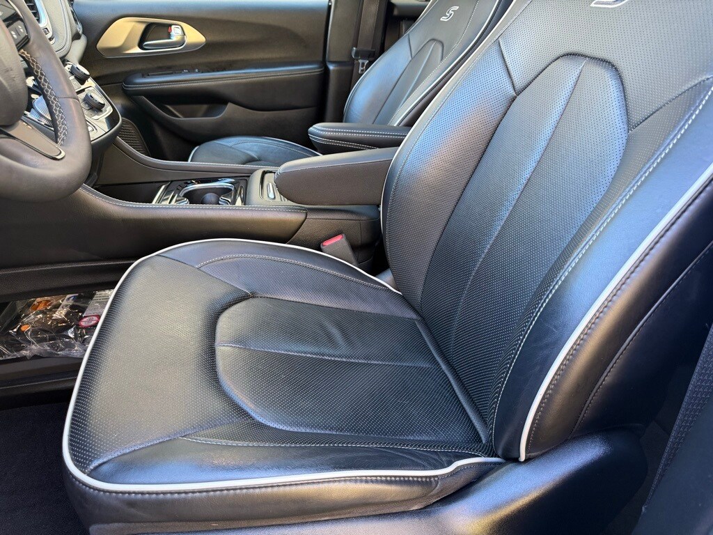 2022 Chrysler Pacifica Limited photo 3