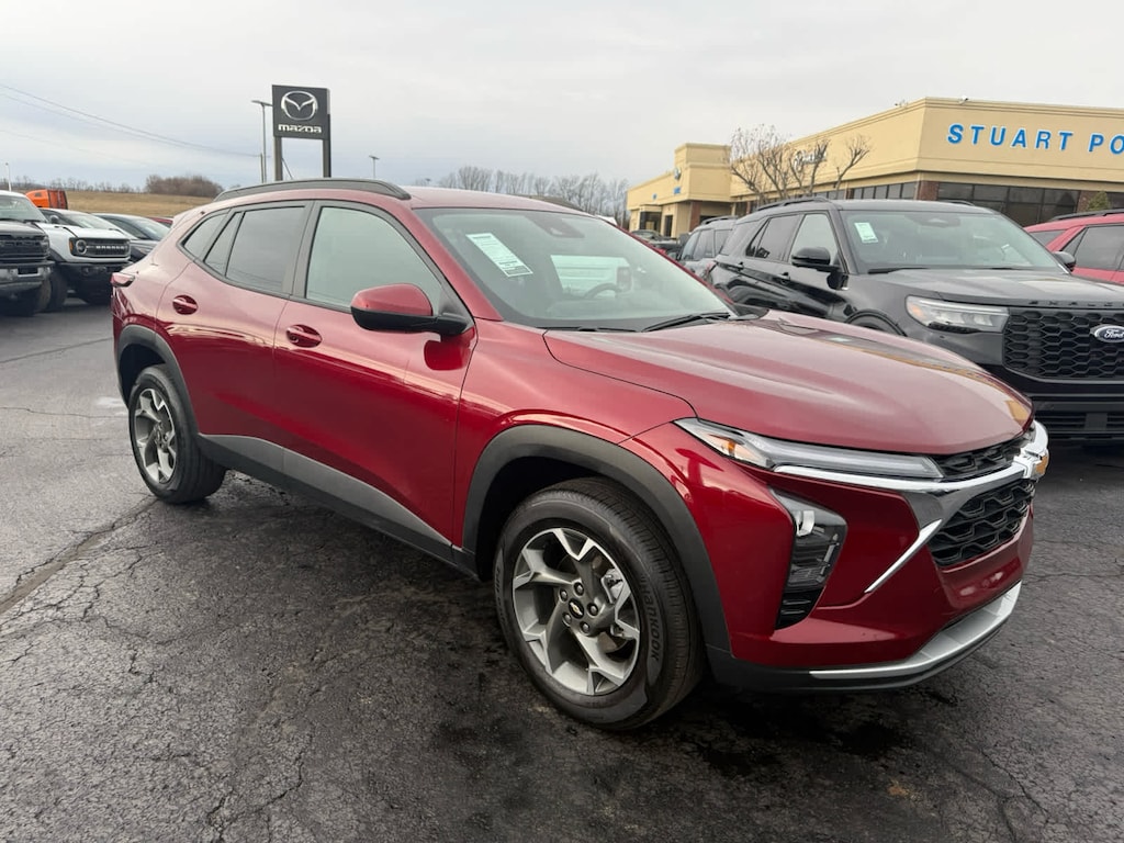 Used 2025 Chevrolet Trax LT SUV