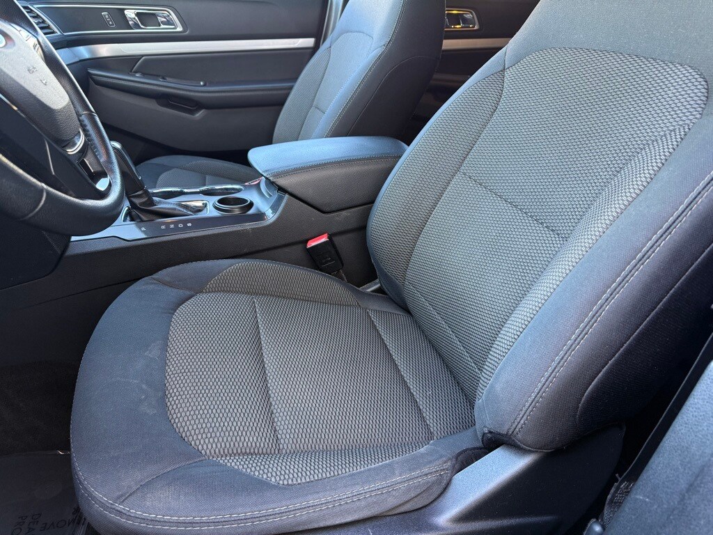 2017 Ford Explorer XLT photo 4