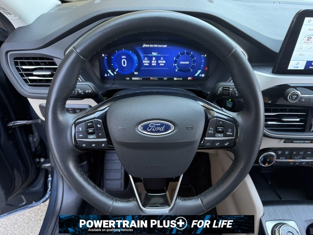 2022 Ford Escape SEL photo 2