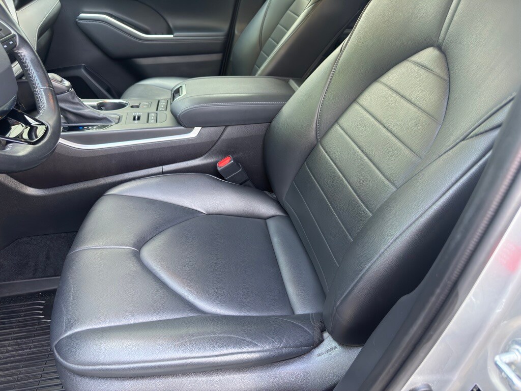 2021 Toyota Highlander XLE photo 4