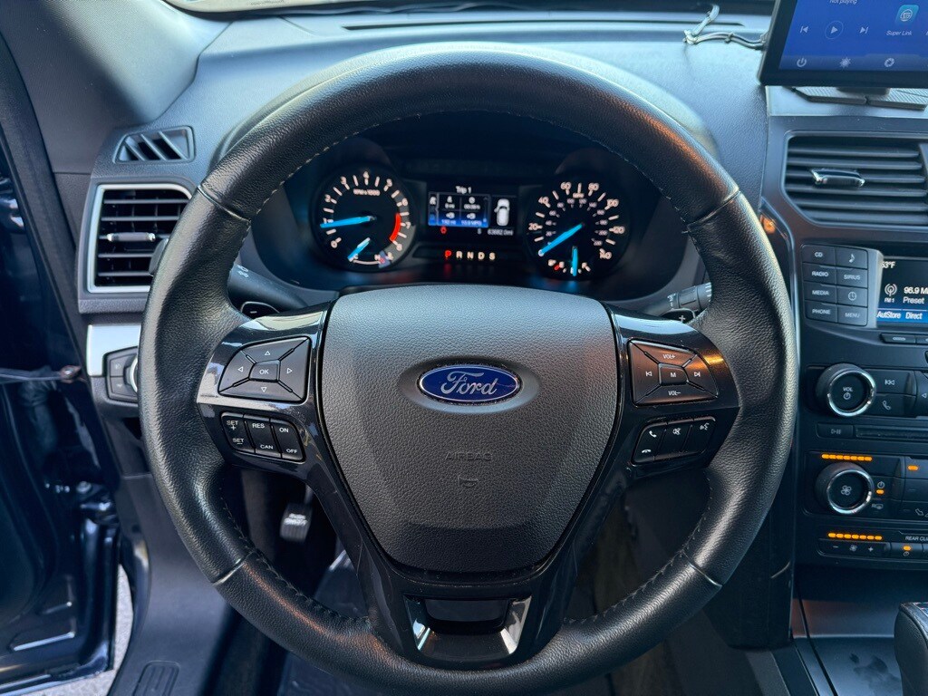 2017 Ford Explorer XLT photo 2