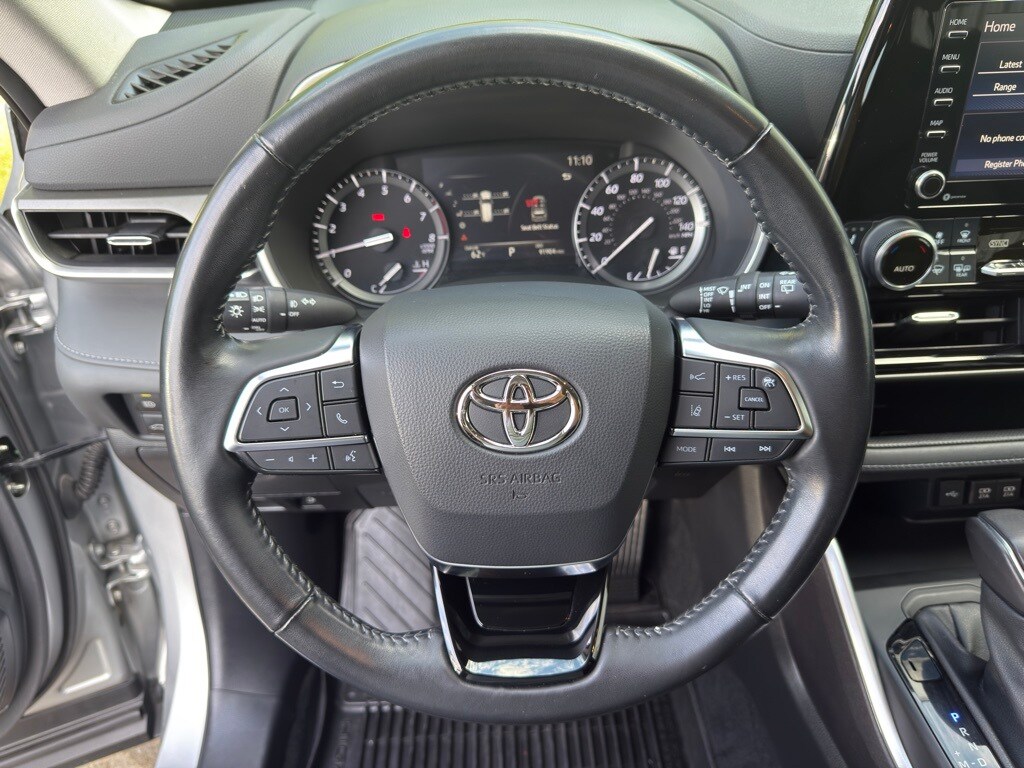 2021 Toyota Highlander XLE photo 2