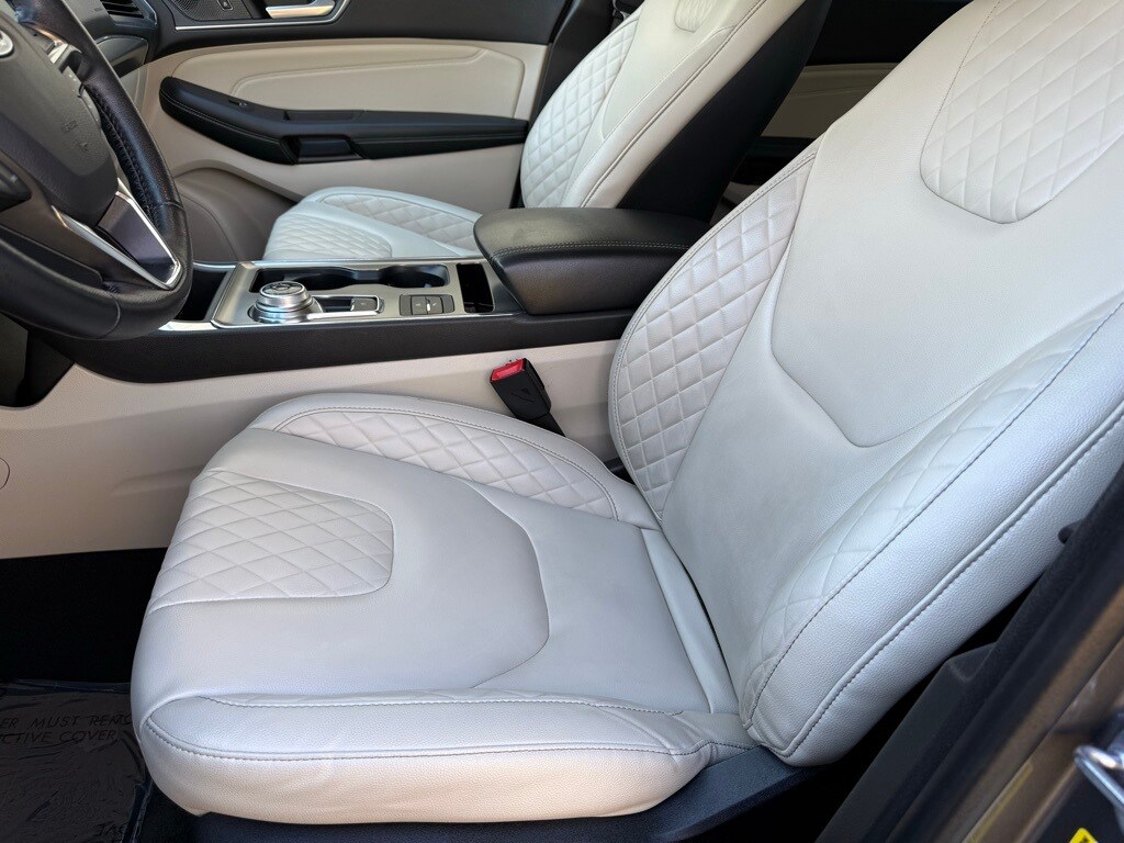 2024 Ford Edge Titanium photo 4